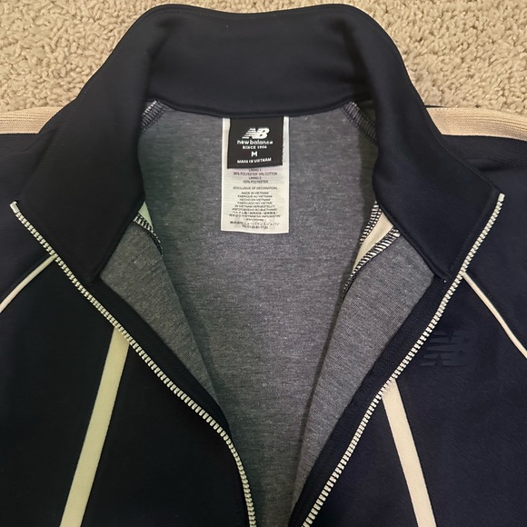 New Balance - Full Zip Jacket - Sz Medium - Picture 2 of 3